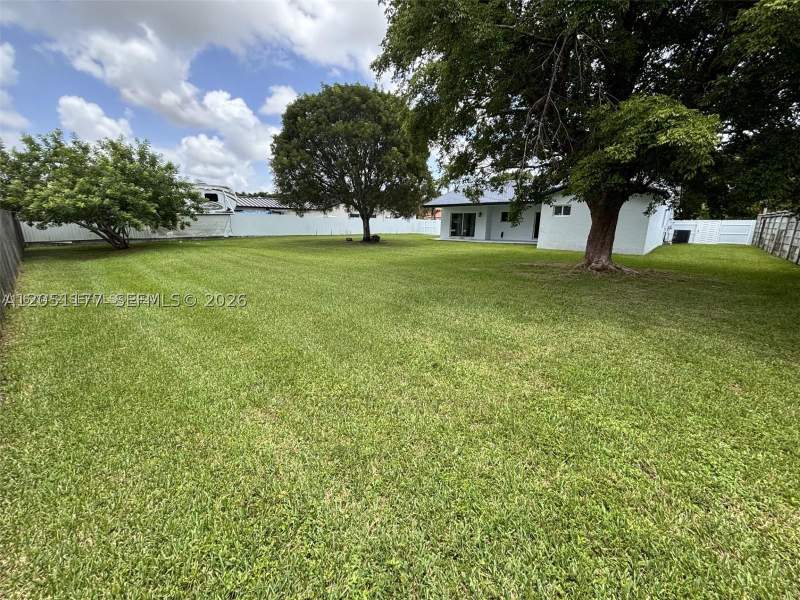 4 bedroom SingleFamilyResidence at 22262 SW 127th Pl, Estate Homes 2nd Addn, Miami — photo 4