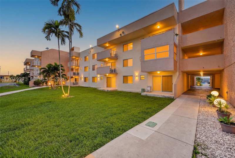 2 bedroom Condominium at 10300 Coral Way C25, Coral Way Village Condo, Miami — photo 1