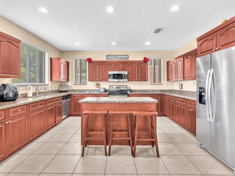 4 bedroom SingleFamilyResidence at 912 NW 204th St, Sport Acres, Miami Gardens — photo 1