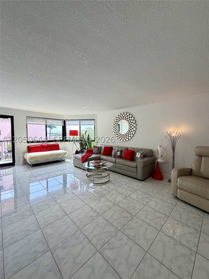2 bedroom Condominium at 20850 San Simeon Way 302-5, Lakeview Of The Calf Club, Miami — photo 1