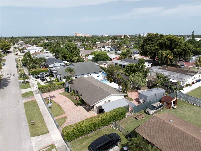 4 bedroom SingleFamilyResidence at 15340 SW 305th St, 21st Century Homes 3rd SE, Homestead — photo 2