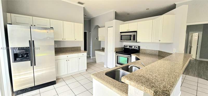 3 bedroom SingleFamilyResidence at 21460 SW 90th Ct, Lakes By The Bay Sec 8, Cutler Bay — photo 4