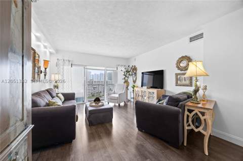 300 Bayview Dr 903, Sunny Isles Beach FL - photo 11 of 36