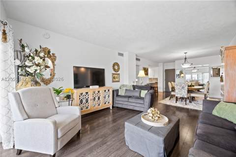 300 Bayview Dr 903, Sunny Isles Beach FL - photo 12 of 36