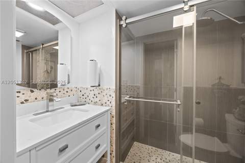 300 Bayview Dr 903, Sunny Isles Beach FL - photo 14 of 36