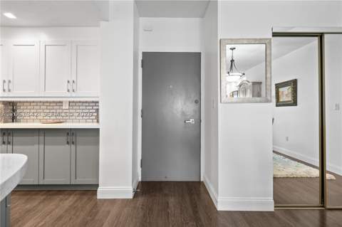 300 Bayview Dr 903, Sunny Isles Beach FL - photo 18 of 36