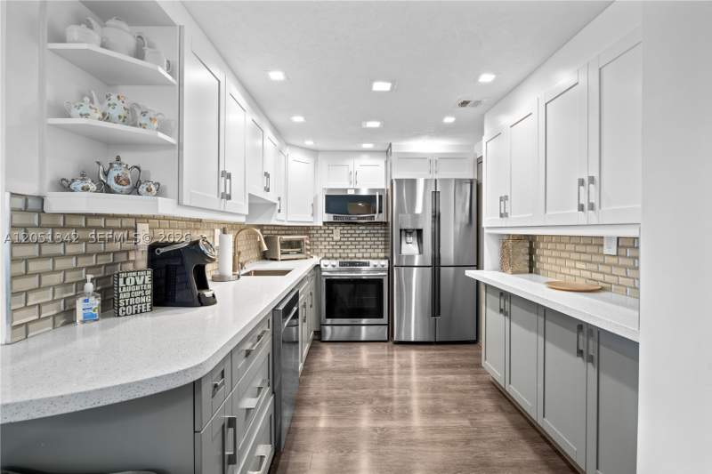 1 bedroom Condominium at 300 Bayview Dr 903, Arlen House Condo, Sunny Isles Beach — photo 3