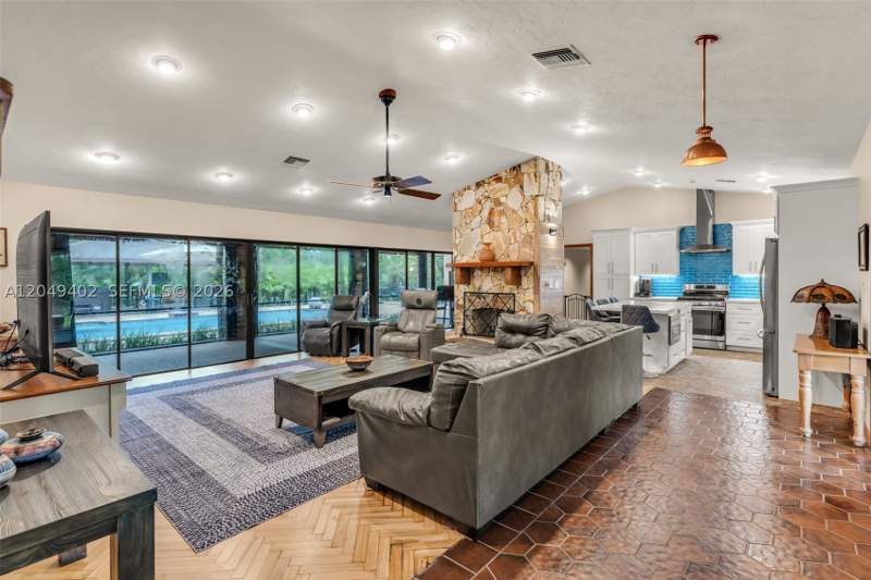 4 bedroom SingleFamilyResidence at 19120 SW 270th St, Grigg Sub, Homestead — photo 4