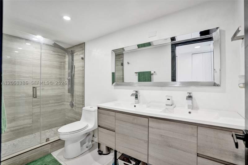 2 bedroom Condominium at 11111 Biscayne Blvd 1915, Jockey Club Condo, Miami — photo 5