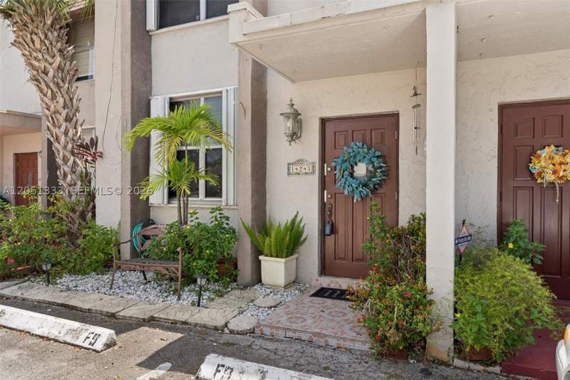 2 bedroom Condominium at 14241 Memorial Hwy 9f Hwy, Woodlands Townhouse Condo, Miami — photo 4