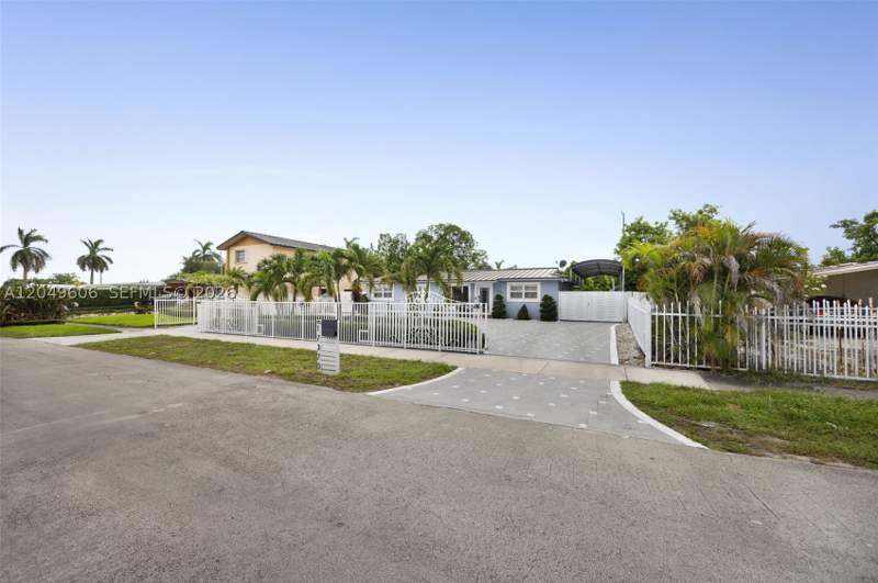 4 bedroom SingleFamilyResidence at 17370 NW 52nd Pl, Carol City Lake Steven Es, Miami Gardens — photo 4