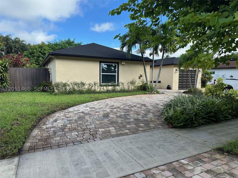 3 bedroom SingleFamilyResidence at 6061 NW 198th Ter, Country Lake Manors Sec 3, Miami — photo 2