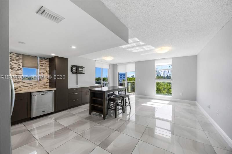 2 bedroom Condominium at 16590 NE 26th Ave 502, Vista On The Bay Condo, North Miami Beach — photo 2