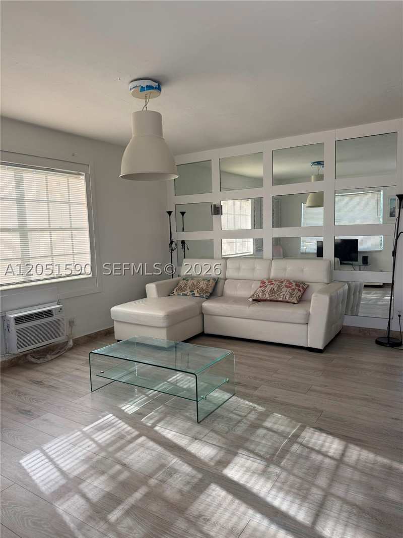 1 bedroom SingleFamilyResidence at 7800 Byron Ave, Villa Elena Condo, Miami Beach — photo 1