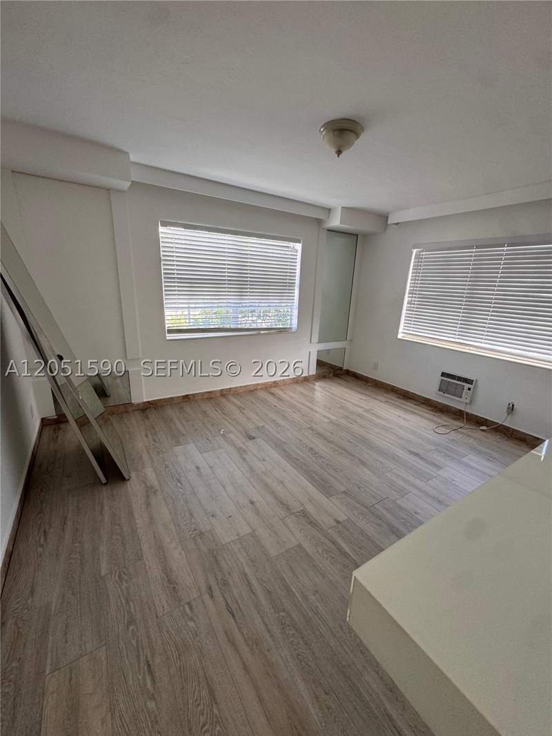 1 bedroom SingleFamilyResidence at 7800 Byron Ave, Villa Elena Condo, Miami Beach — photo 2