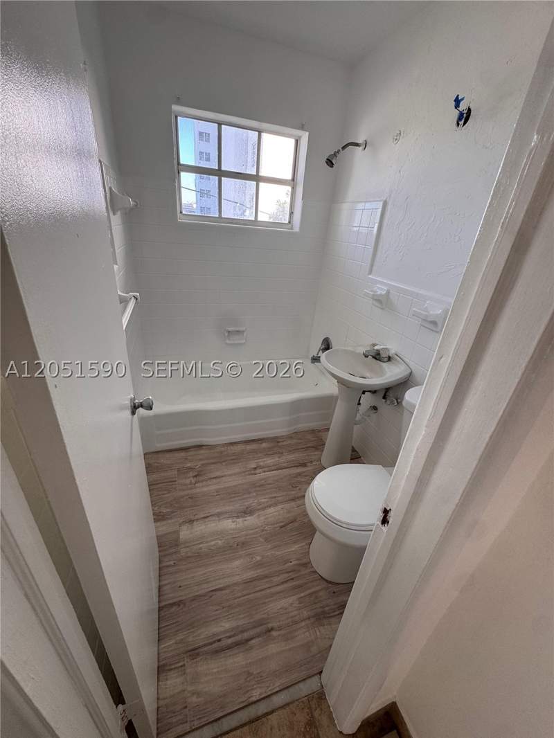 1 bedroom SingleFamilyResidence at 7800 Byron Ave, Villa Elena Condo, Miami Beach — photo 4