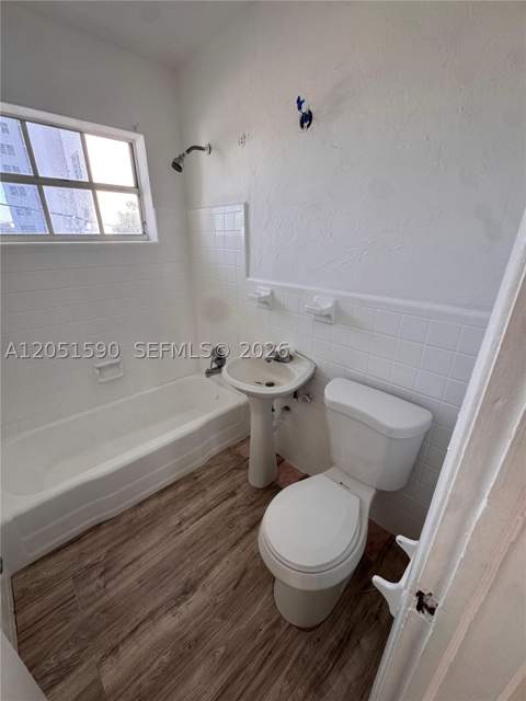 7800 Byron Ave, Miami Beach FL - photo 6 of 14