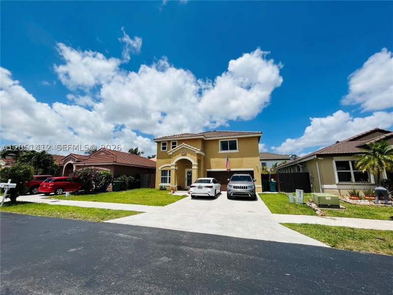 4 bedroom SingleFamilyResidence at 16453 SW 75th Ter, Continental Homes At Lago, Miami — photo 3