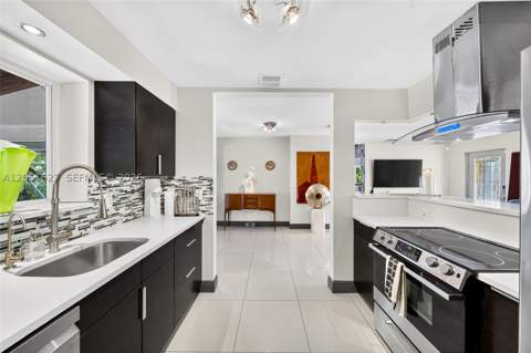 467 NE 129th St, North Miami FL - photo 16 of 58