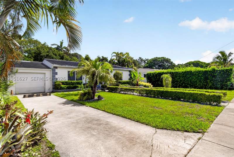 3 bedroom SingleFamilyResidence at 467 NE 129th St, Griffing Bisc Park Est, North Miami — photo 2
