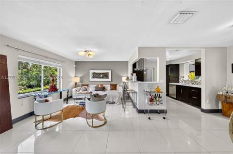 467 NE 129th St, North Miami FL - photo 6 of 58