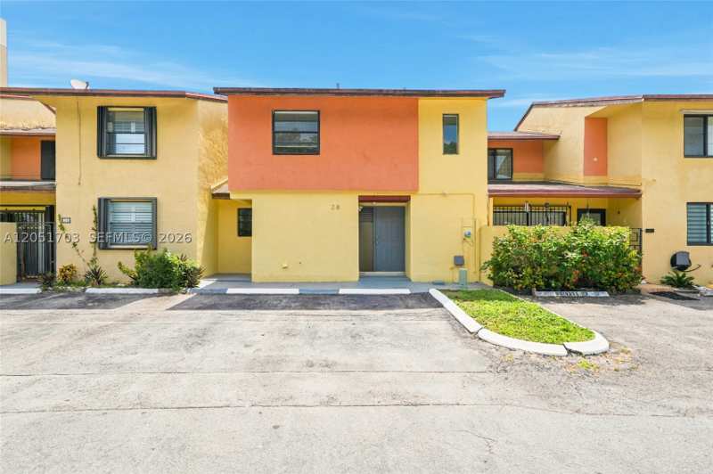 3 bedroom Townhouse at 9674 Fontainebleau Blvd 28, 9674 Golfview Villas Cond, Miami — photo 1