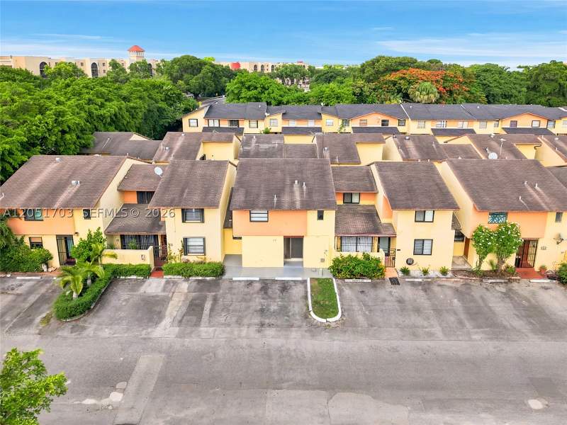 3 bedroom Townhouse at 9674 Fontainebleau Blvd 28, 9674 Golfview Villas Cond, Miami — photo 2