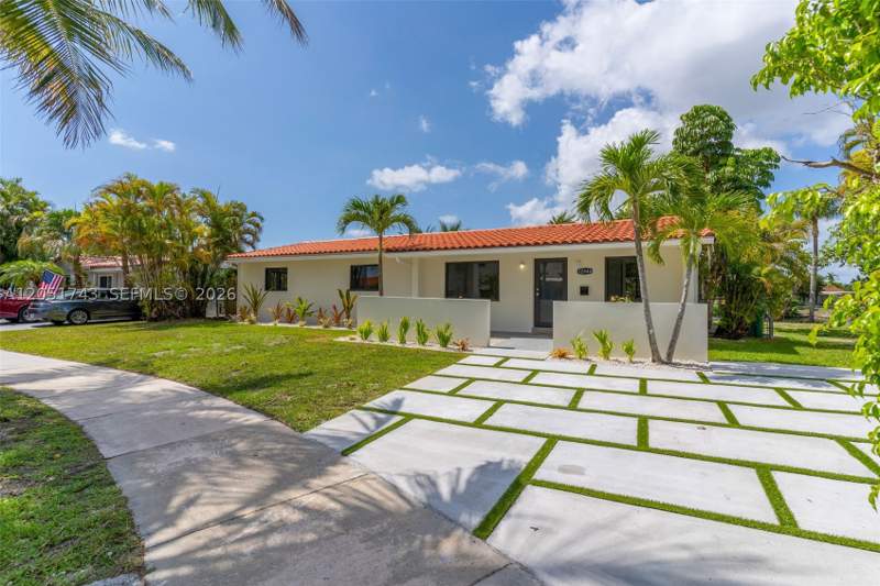 4 bedroom SingleFamilyResidence at 12846 SW 49th Ter, ROYALE GREEN SEC 2, Miami — photo 1