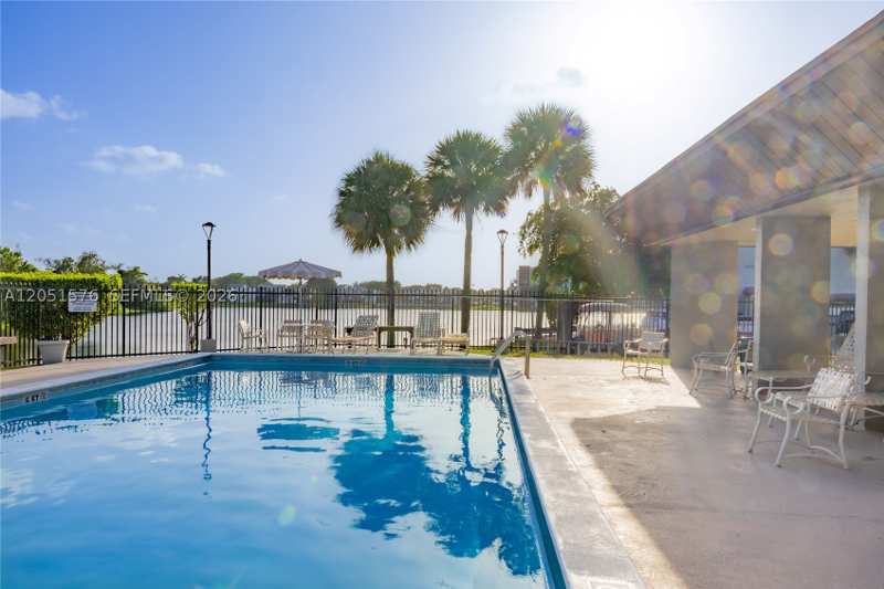 2 bedroom Townhouse at 10000 NW 9th St Cir 21, Indian Lake Village II Co, Miami — photo 1