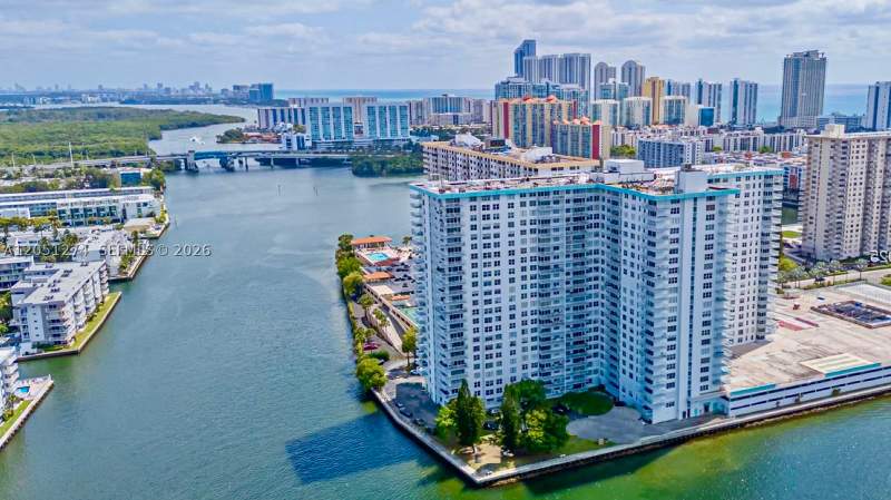 2 bedroom Condominium at 301 174th St 1907, Winston Towers 500 Condo, Sunny Isles Beach — photo 2