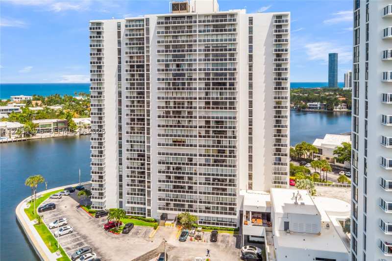 1 bedroom Condominium at 20515 E Country Club Dr 248, Waterview Condo, Aventura — photo 1