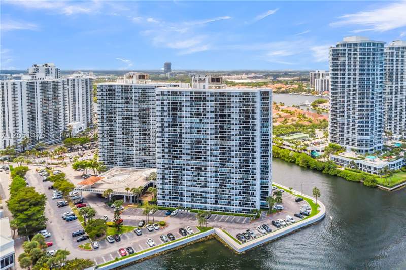 1 bedroom Condominium at 20515 E Country Club Dr 248, Waterview Condo, Aventura — photo 2