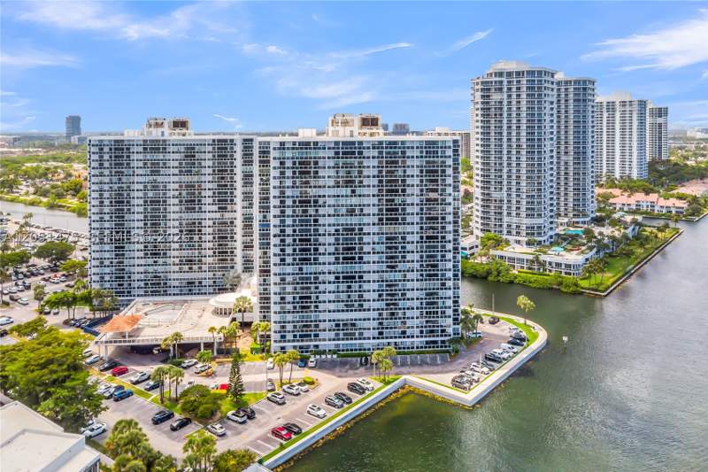 1 bedroom Condominium at 20515 E Country Club Dr 248, Waterview Condo, Aventura — photo 3
