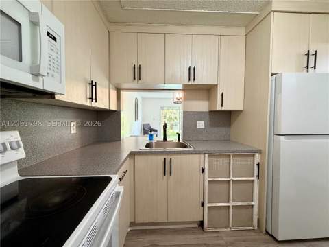 17000 NW 67th Ave 130, Hialeah FL - photo 6 of 25