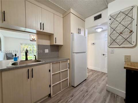 17000 NW 67th Ave 130, Hialeah FL - photo 7 of 25