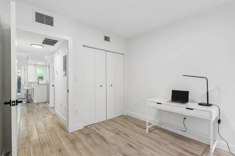 740 Meridian Avenue 11, Miami Beach FL - photo 23 of 29