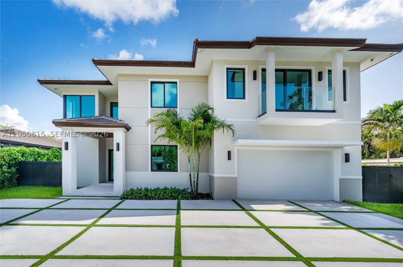 5 bedroom SingleFamilyResidence at 6415 SW 83rd St, Groves Extension, Miami — photo 2