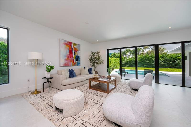 5 bedroom SingleFamilyResidence at 6415 SW 83rd St, Groves Extension, Miami — photo 4