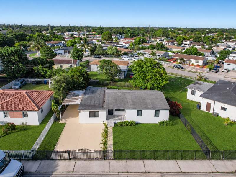 5 bedroom SingleFamilyResidence at 9001 NW 32nd Ct Road, Broadmoor Manor, Miami — photo 2