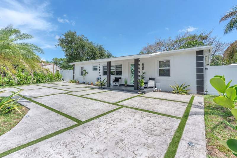 5 bedroom SingleFamilyResidence at 2830 NW 156th St, Golden Highlands Est, Miami Gardens — photo 2