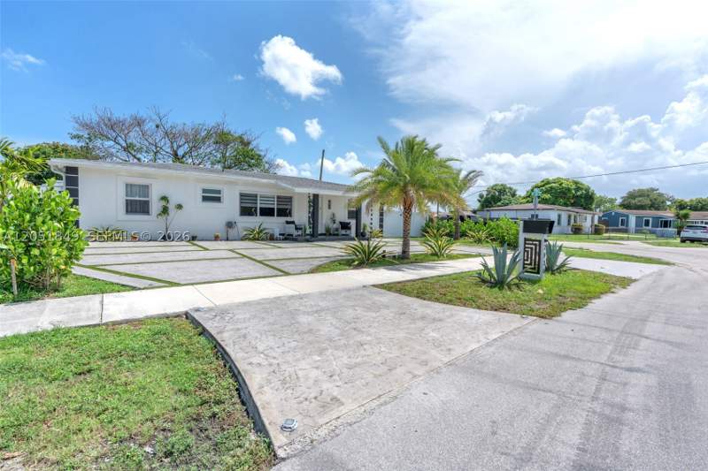 5 bedroom SingleFamilyResidence at 2830 NW 156th St, Golden Highlands Est, Miami Gardens — photo 4