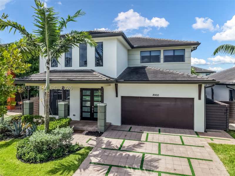 4 bedroom SingleFamilyResidence at 8900 NW 161st Ter, Dunnwoody Lake, Miami Lakes — photo 1