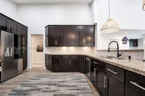 8265 SW 176th Ter, Palmetto Bay FL - photo 12 of 48