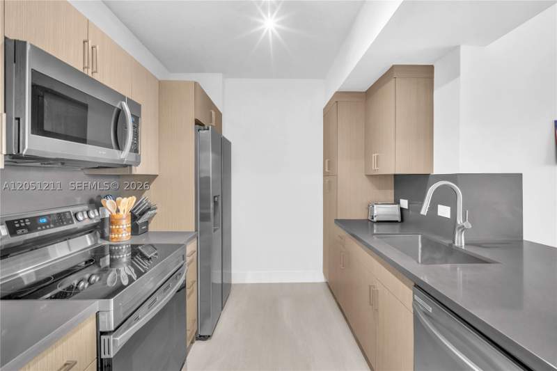2 bedroom Condominium at 18800 NE 29th Ave 517 (Fully Renovated), Venture At Aventura East, Aventura — photo 5