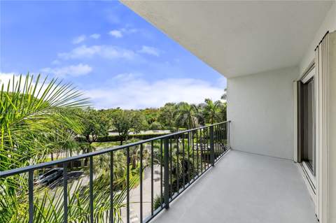 7900 Camino Cir 406, Miami FL - photo 16 of 21