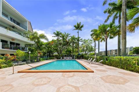 7900 Camino Cir 406, Miami FL - photo 18 of 21