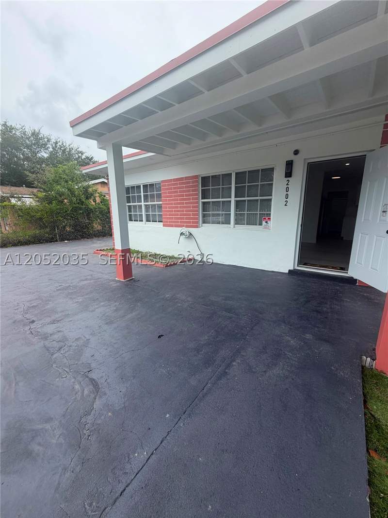 4 bedroom SingleFamilyResidence at 2002 NW 87th St, Everglades Ave Heights Ad, Miami — photo 2