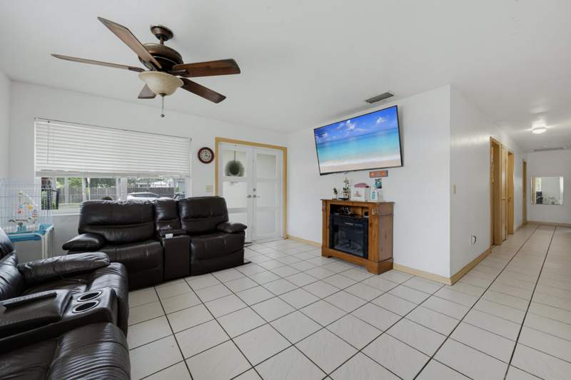 4 bedroom SingleFamilyResidence at 30702 SW 155th Avenue, 21st Century Homes 4th Sec, Homestead — photo 5