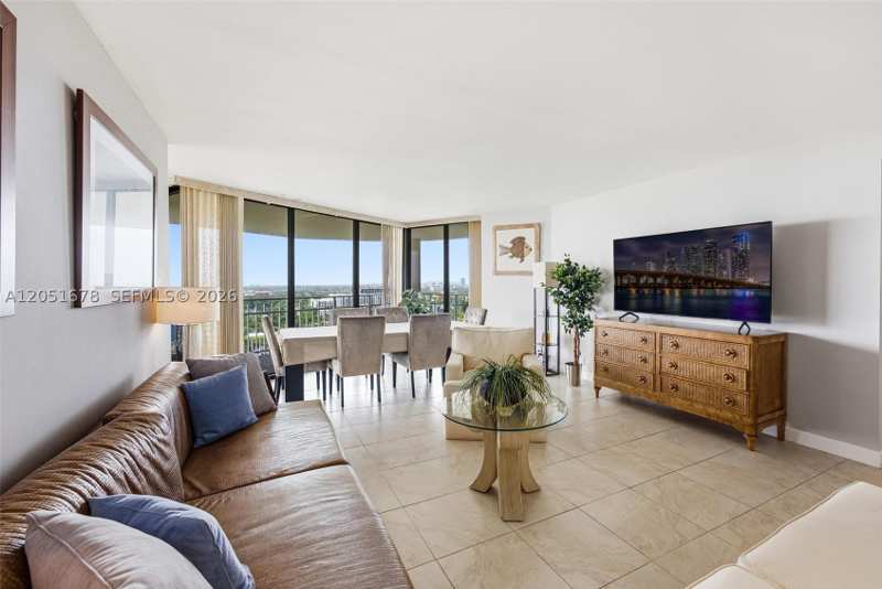 3 bedroom Condominium at 2000 Towerside Ter 1911, Towers Of Quayside Condo, Miami — photo 1
