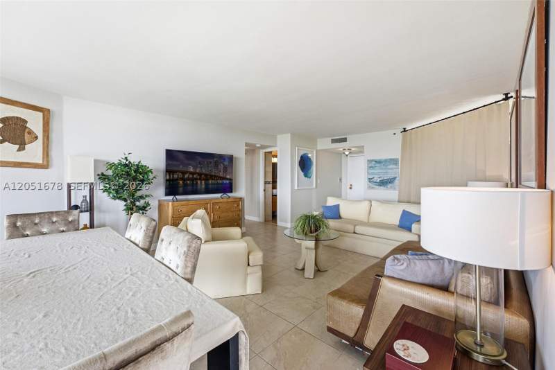 3 bedroom Condominium at 2000 Towerside Ter 1911, Towers Of Quayside Condo, Miami — photo 4